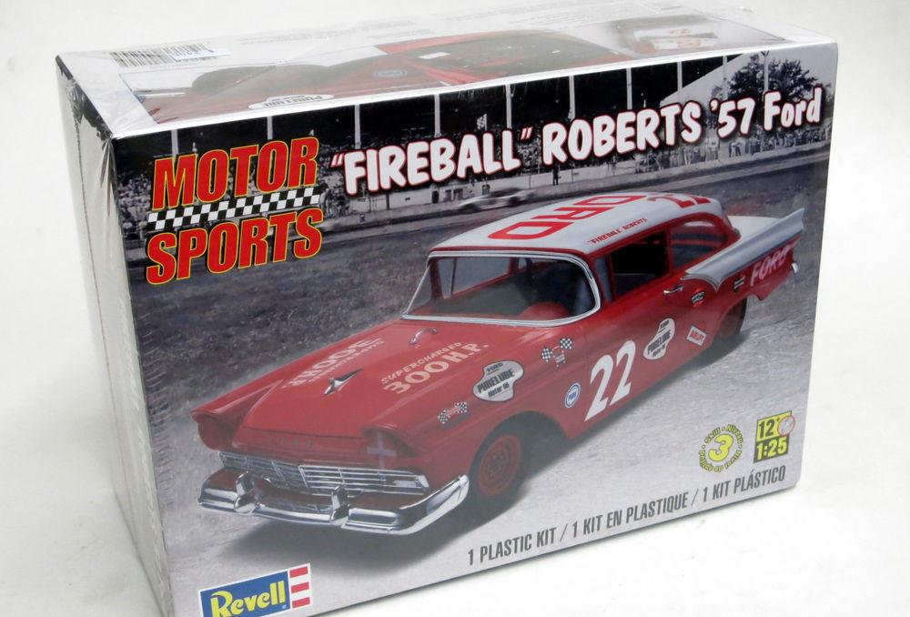 REVELL Fireball Roberts '57 Ford